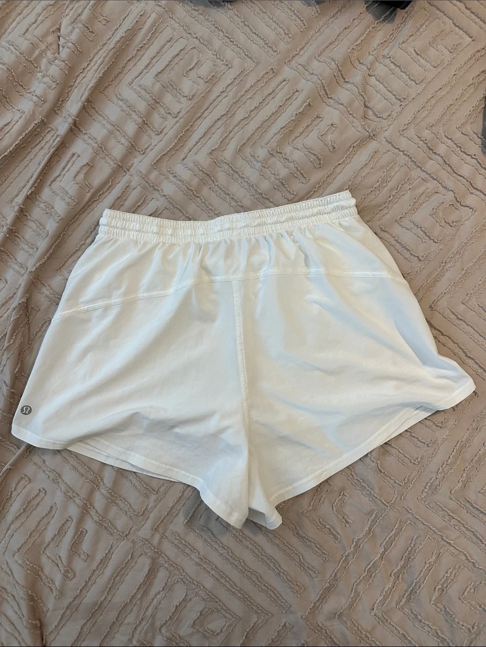 lululemon athletica hotty hot White Women's Athletic Shorts - Picture 1 of 5